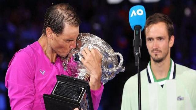 法网碾压澳网，梅德韦杰夫统治全场