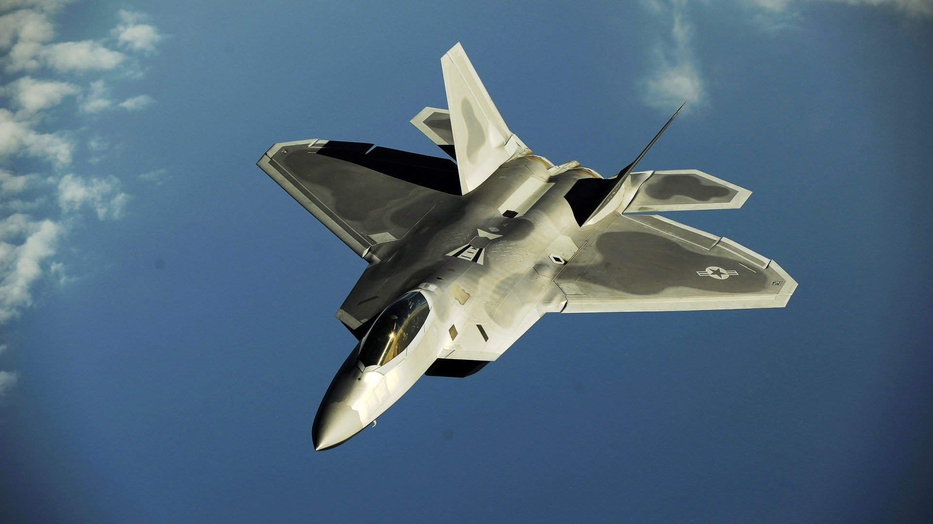 银箭与飞翼,当F1夜幕碰撞绿茵魔法