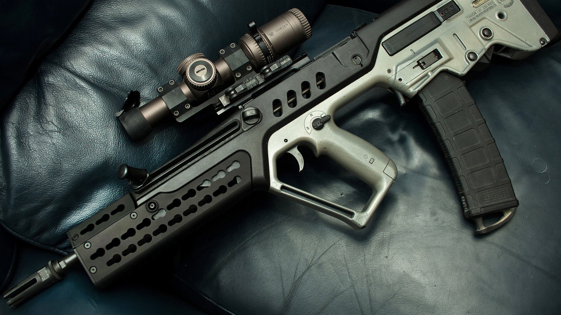 冰岛震撼马里，范戴克焦点战称王，足球世界中的冷门与统治